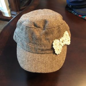 Hat w/embroidered pearls & rhinestone detail bow